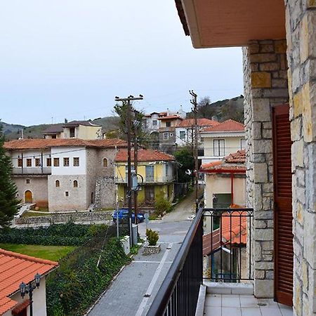 Sfaragoulias Inn カラブリタ エクステリア 写真